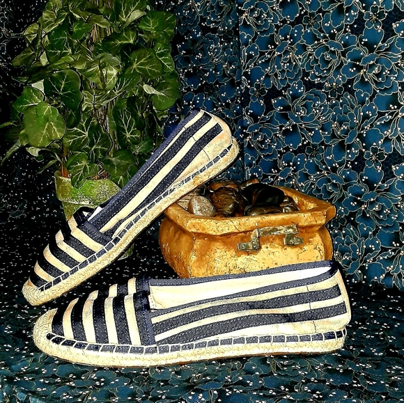 NWOT Franco Sarto Espadrilles - Picture 3 of 7